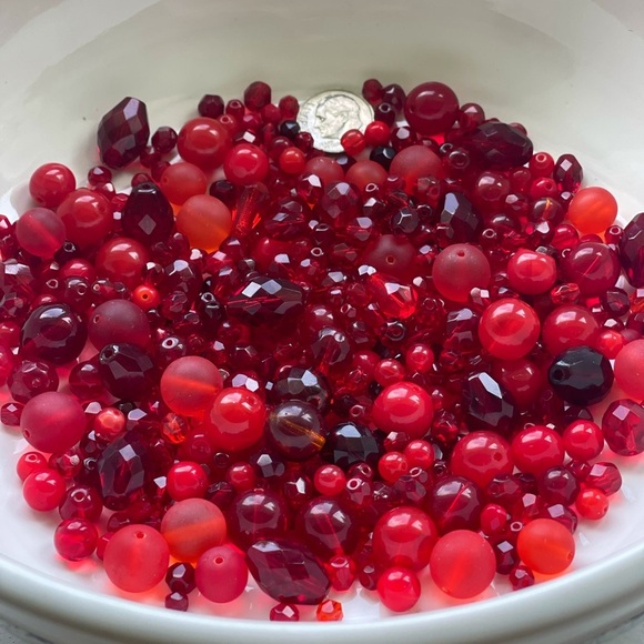 1/2 LB Vintage Czech glass beads red, scarlet, ruby, maroon DIY charm jewelry - Picture 1 of 4